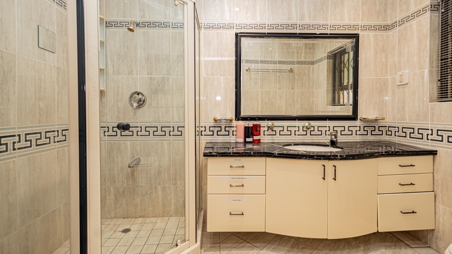 7 Bedroom Property for Sale in Plattekloof Western Cape